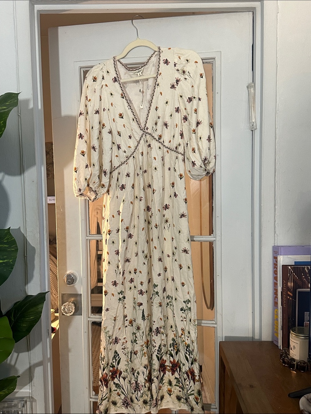 Max Studio Cream Floral Maxi Dress with V-Neck and Puff Sleeves